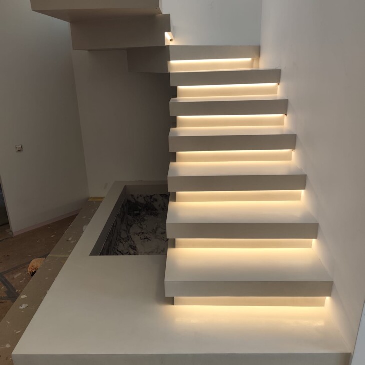 Mikrocemento laiptai su led apšvietimu